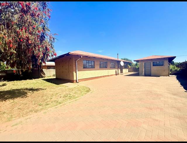 3 BEDROOM HOUSE FOR SALE IN VANDERBIJLPARK CE 2